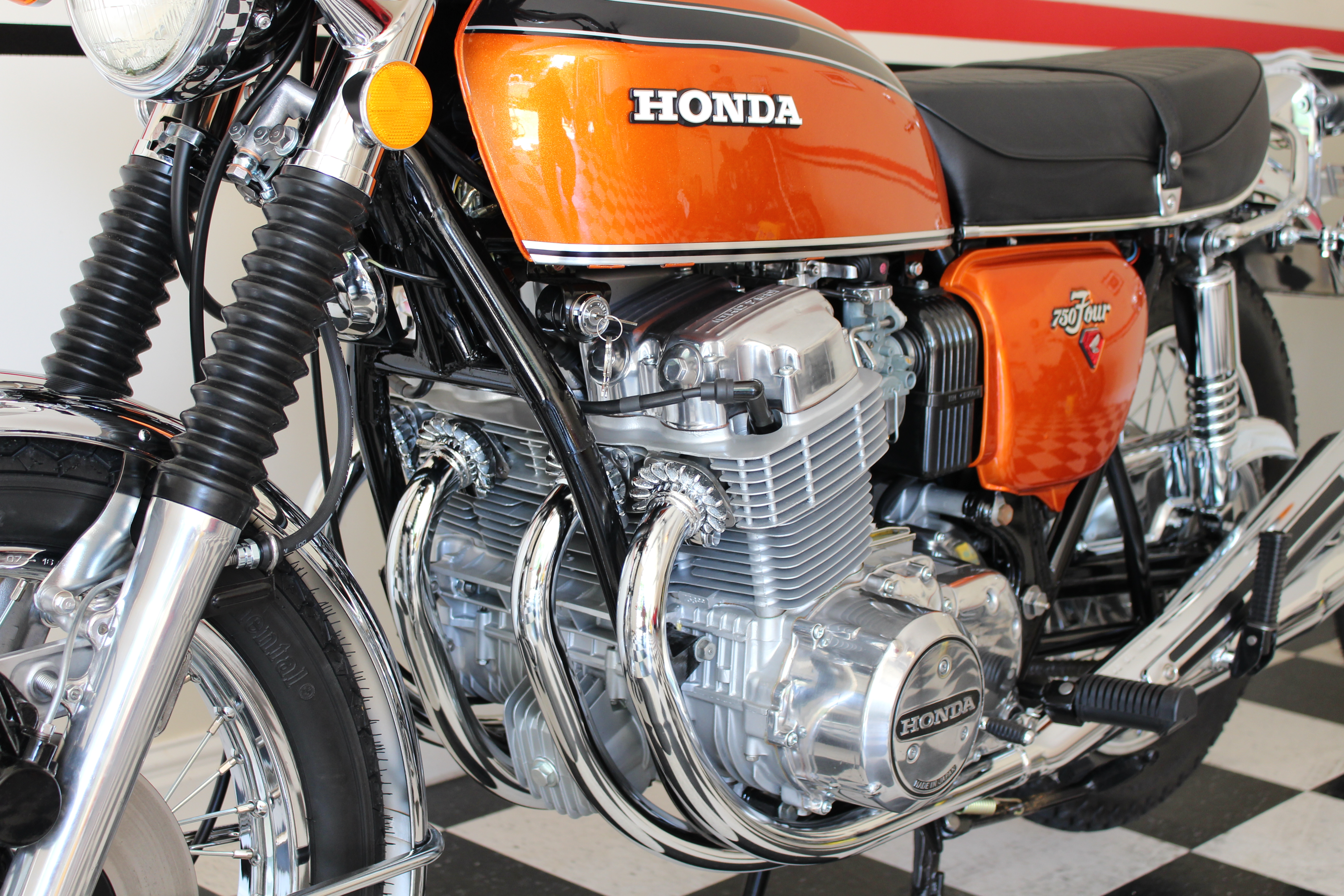 1972 Honda 750 orange right side